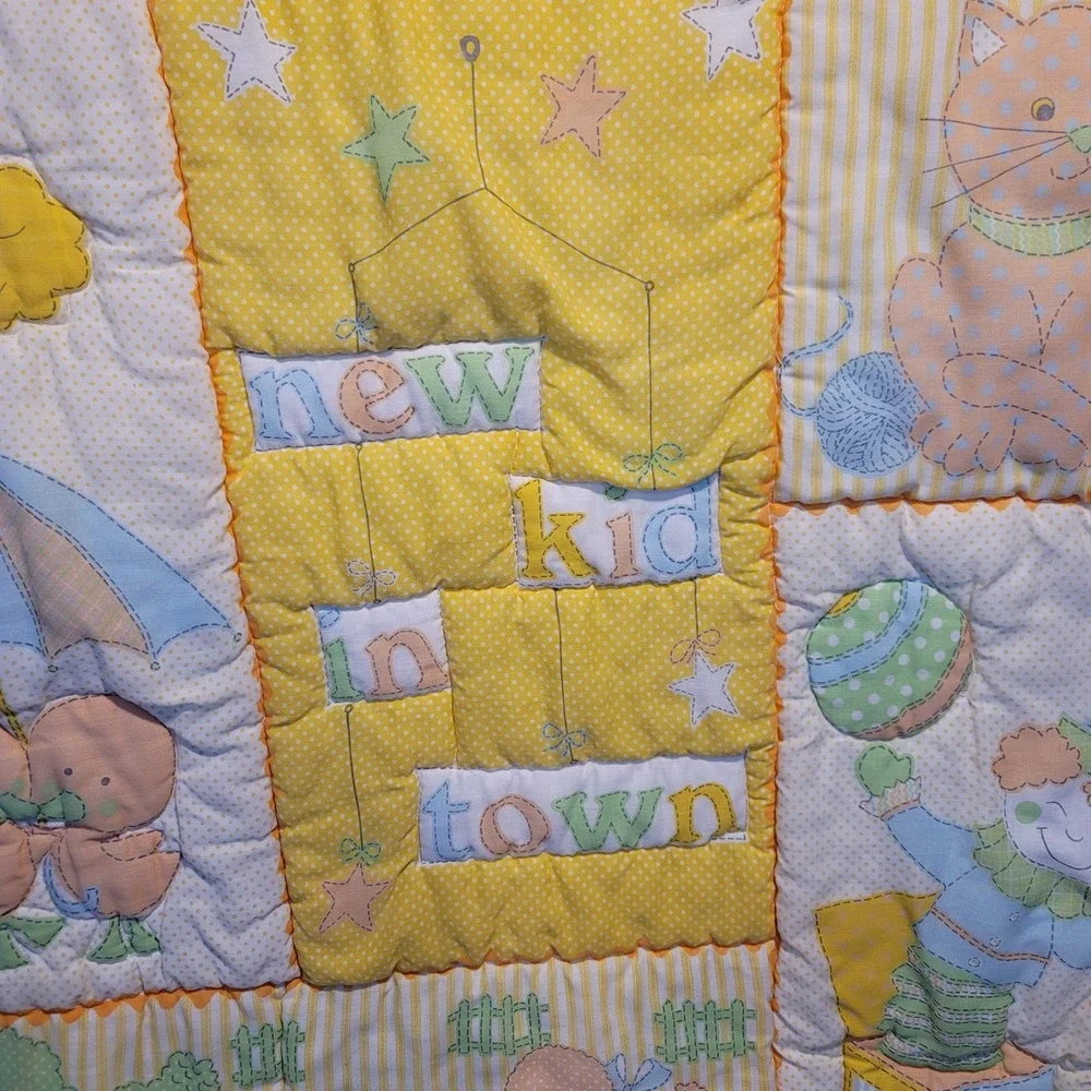 VIntage Downlon Baby Quilt Yellow New Kid In Town Crib Blanket‎
